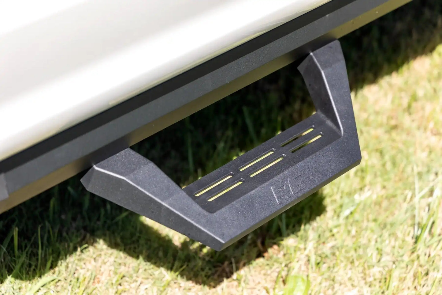 SRX2 ADJ ALUMINUM STEP CREW CAB | FORD F-150/F-150 LIGHTNING/RAPTOR/SUPER DUTY (15-23)