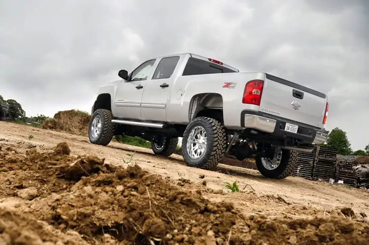 7.5 INCH LIFT KIT CHEVY/GMC 2500HD/3500HD (11-19)